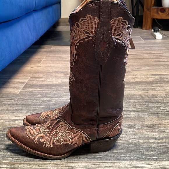 Cowtown Flower Stiching Boots - Picture 4 of 7